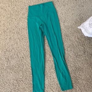 super fun green lululemon leggings in great shape